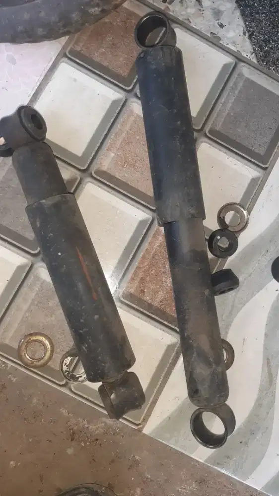 Sokbreker depan dan belakang kijang super