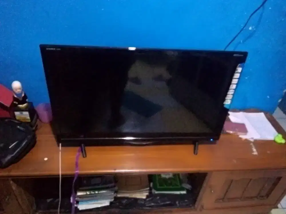 LED tv Polytron 32inc berikut stb dan antena