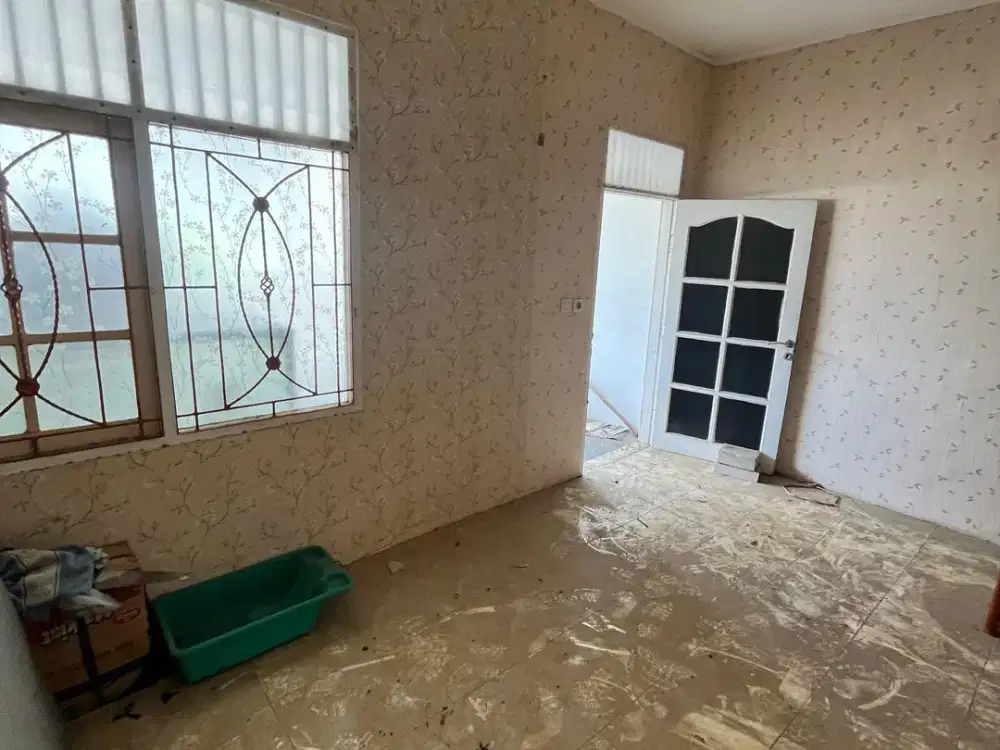 Rumah Tua strategis murah sunter