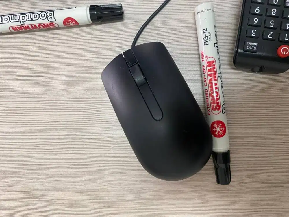 Mouse Kabel USB Hitam Mouse kabel warna hitam.