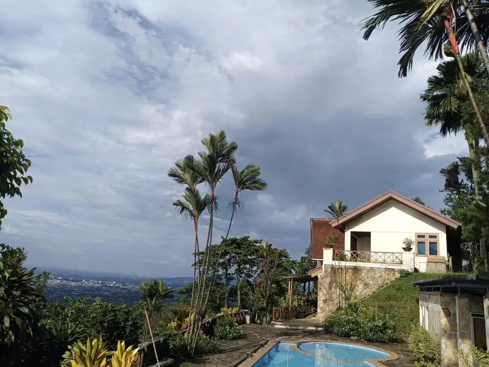 Villa view Kota bogor sejuk 3 lantai + kolam renang siap Huni