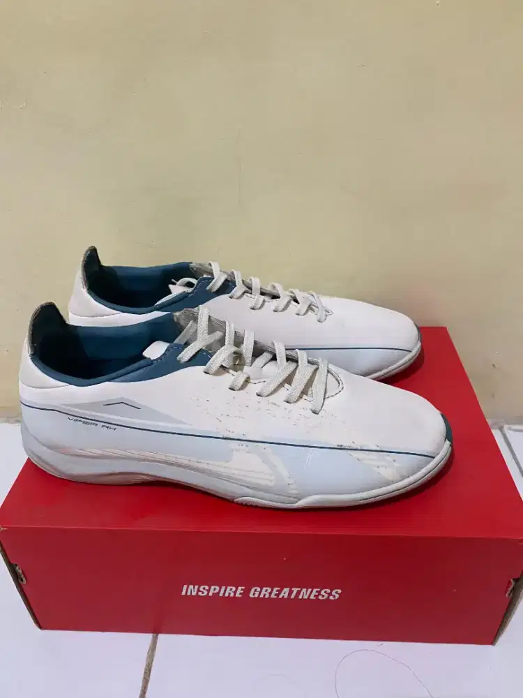 sepatu futsal viper rx in white asylum antartica golden blue