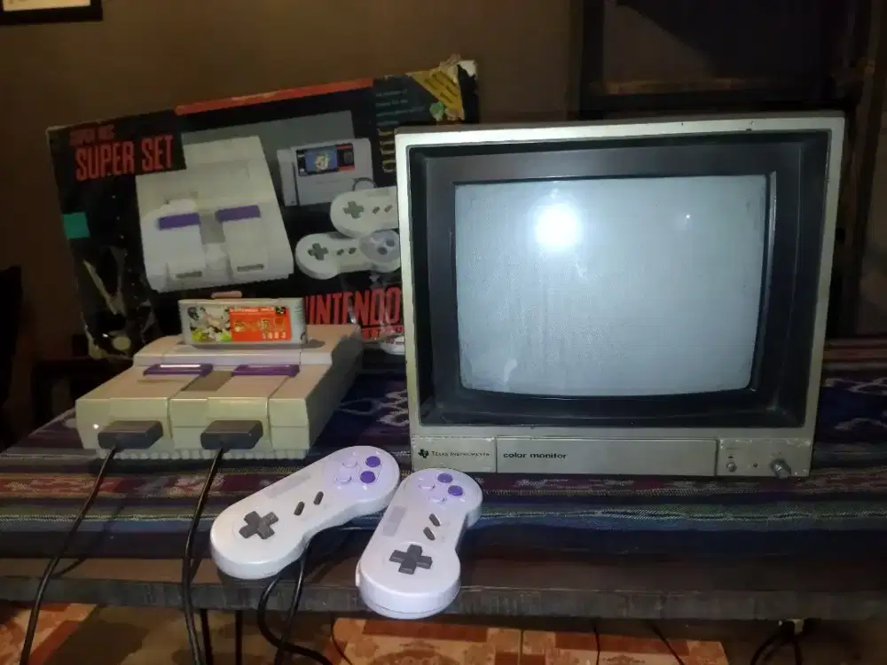 Texas Instruments pha4100 color monitor, 1981 set Supernintendo