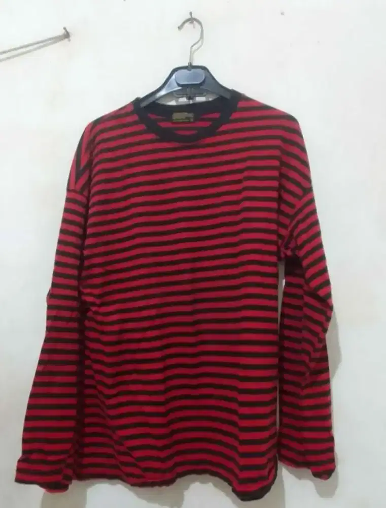 Dijual Kaos Lengan Panjang Garis Hitam Merah Second