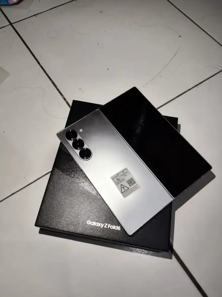 Samsung Z Fold 6 12 / 1 TB like neww