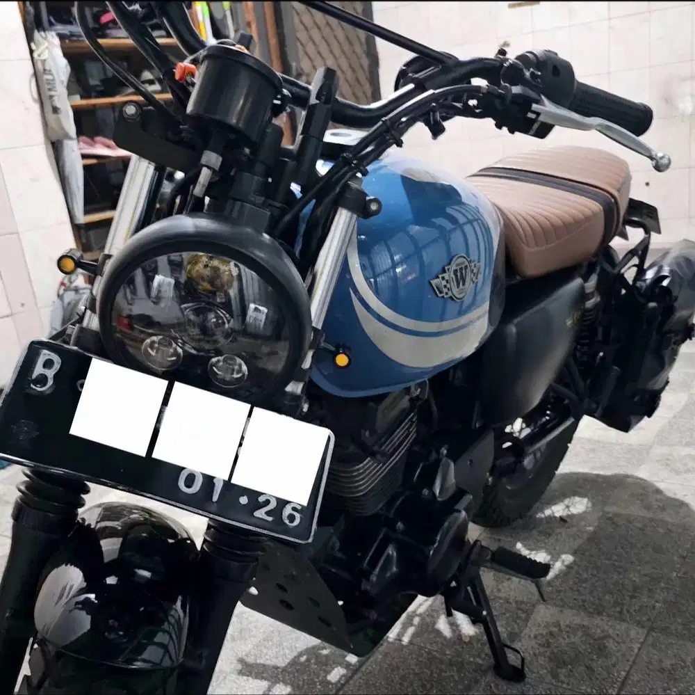 Kawasaki W175 SE Blue Katros Customkit Tracker