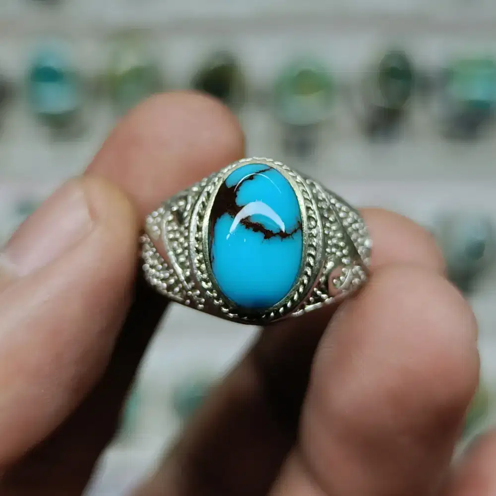 Cincin pirus mesir urat merah dim kantoran