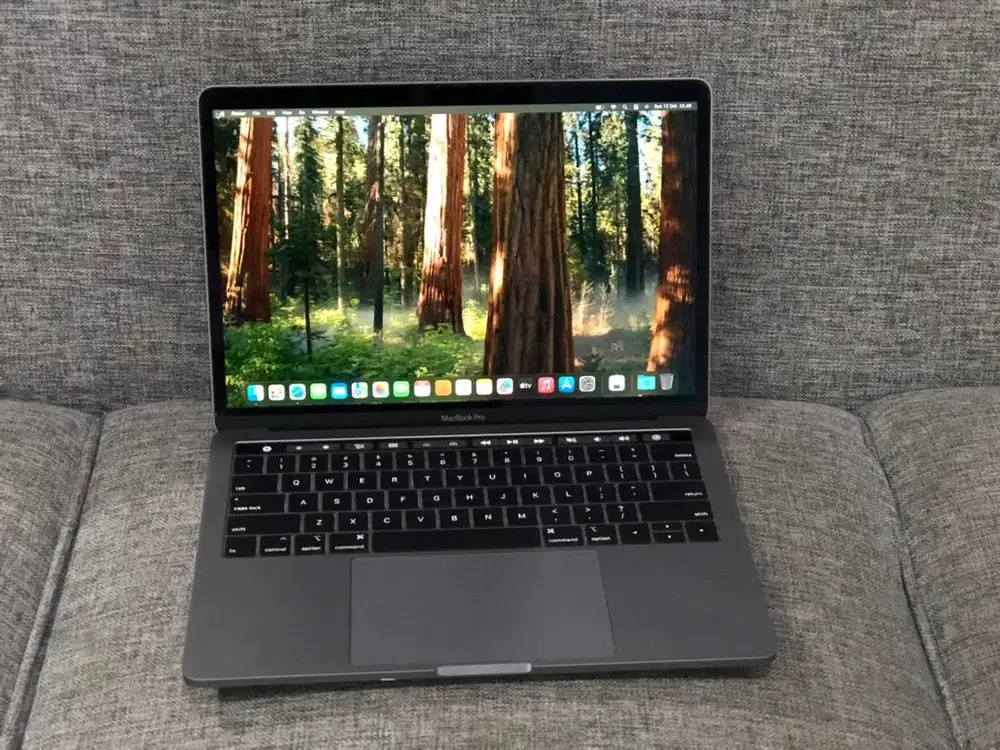 Macbook Pro 2019 CTO CORE i7 RAM 16/512 GB SSD LikeNew iBOX Siap Pakai