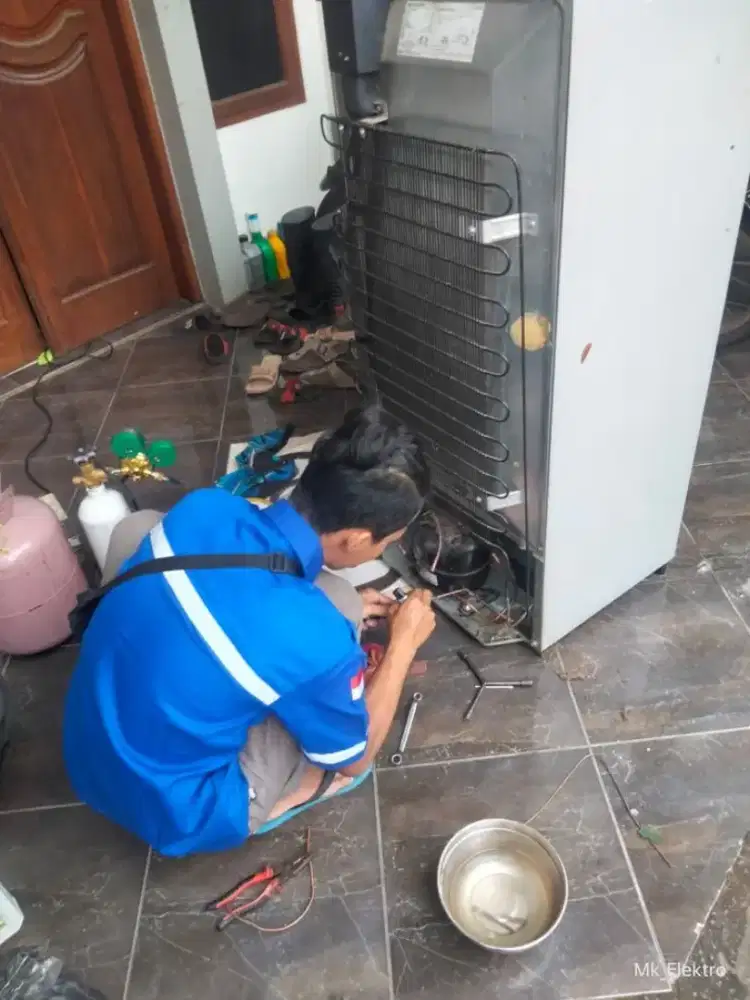 Service Ac,Kulkas,Pompa Air,Mesin Cuci dan Bongkar Pasang AC.