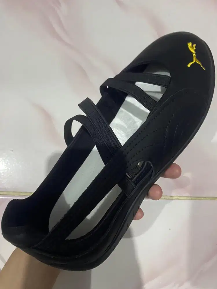 Puma balerina hitam