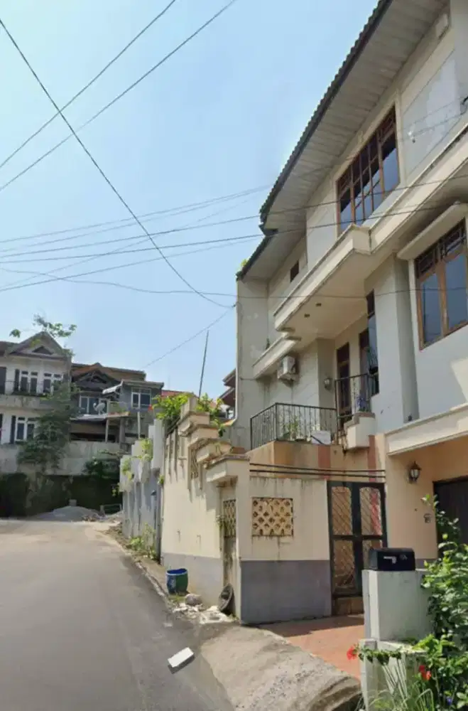 Dijual murah rumah 3 lantai di Bukit Sari dekat Undip