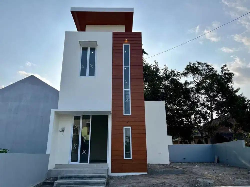 RUMAH 2 LANTAI TANAH LUAS 205 M2 DI MAGUWOHARJO