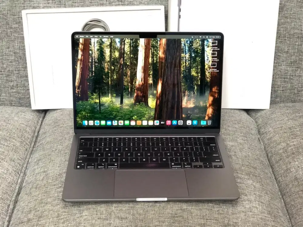 Macbook Air M3 2024 Garansi iBOX Okt.2026 LikeNew 99% Gres Ram 8/256GB