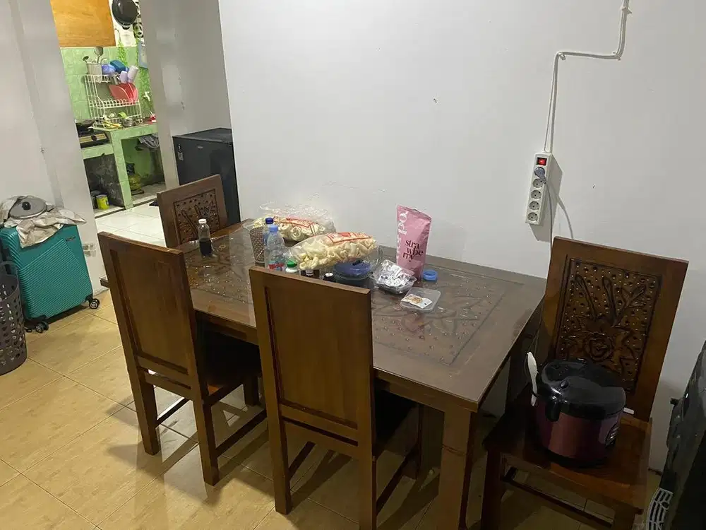 Meja makan kayu jati