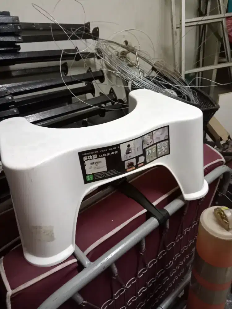 Bangku pijakan closet anak