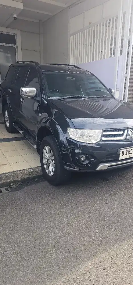 Mitshubishi pajero exceed 2014 low km