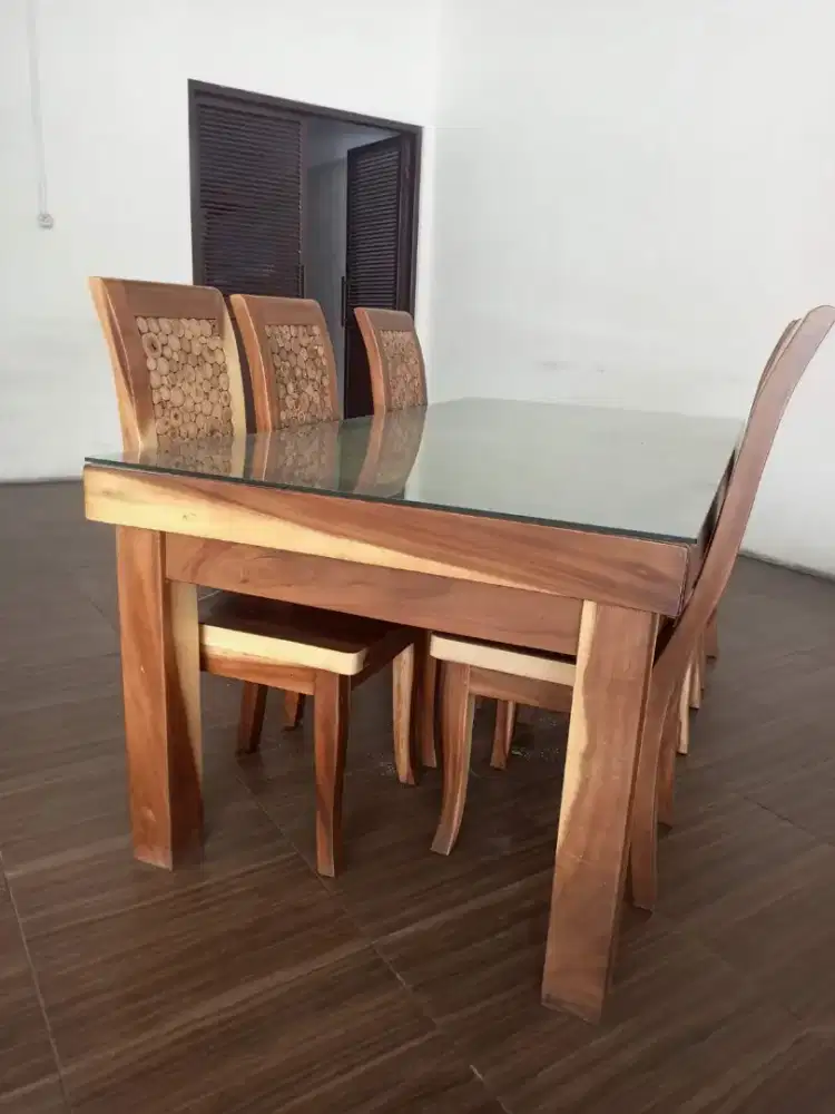Meja makan kayu jati