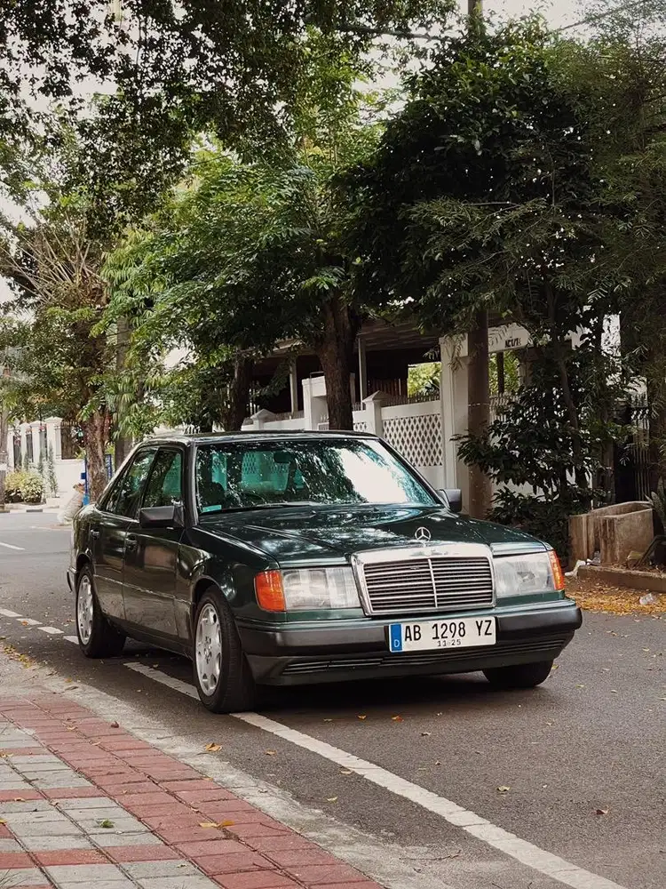 Mercedes-Benz E300 1990 Bensin