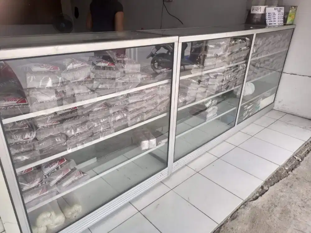 Etalase bekas murah