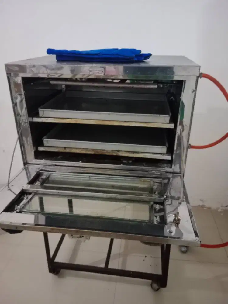 Oven gas atas bawah.