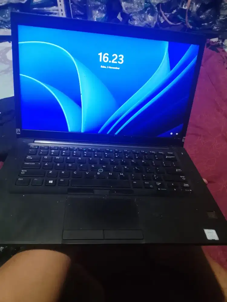 Forsale laptop Dell latitude 7490 core i7 layar sentuh