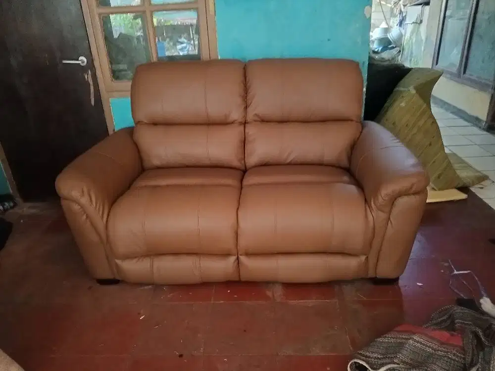Jasa servis sofa