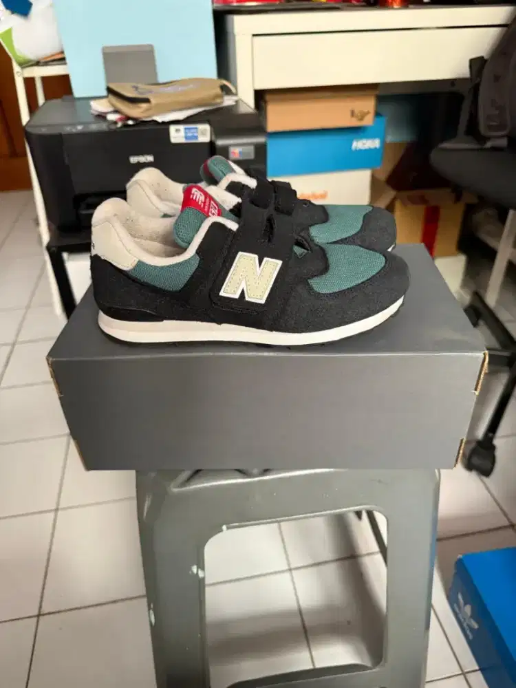 Sepatu New Balance NB Enfants Kids Anak Original - Size 3US/35EUR