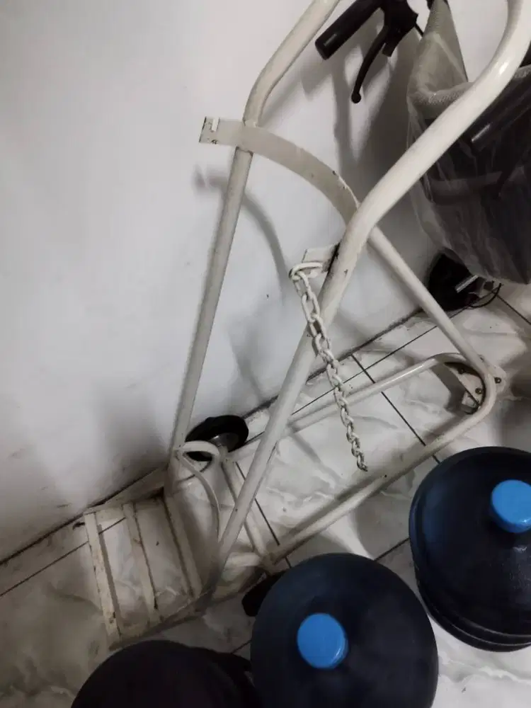 Troli tabung oksigen bekas
