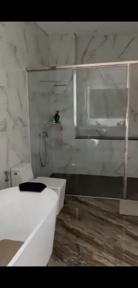 Dijual Rumah mewah 3 lantai plus perabot di Singotoro Candisari