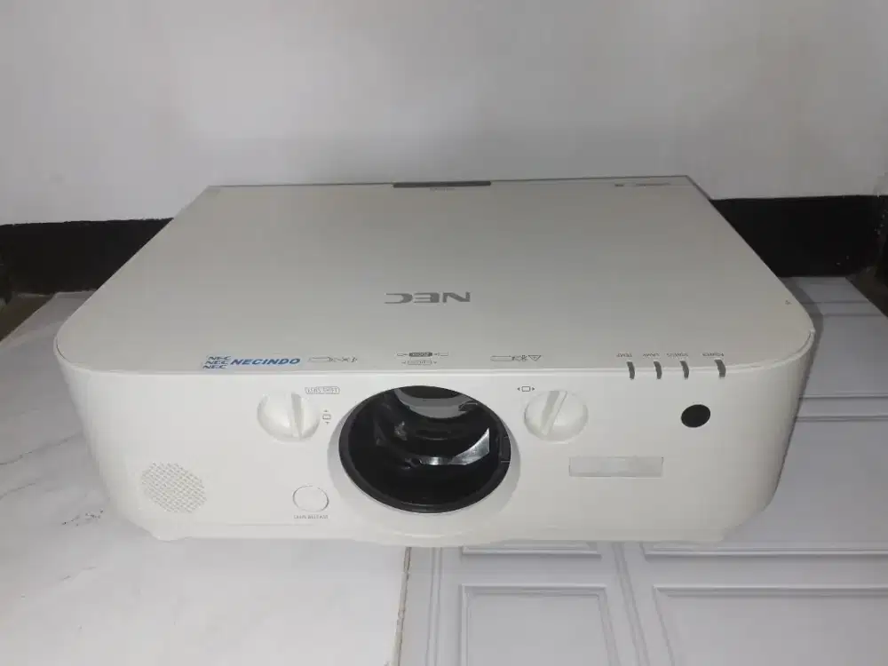 Prouektor Nec PA721X