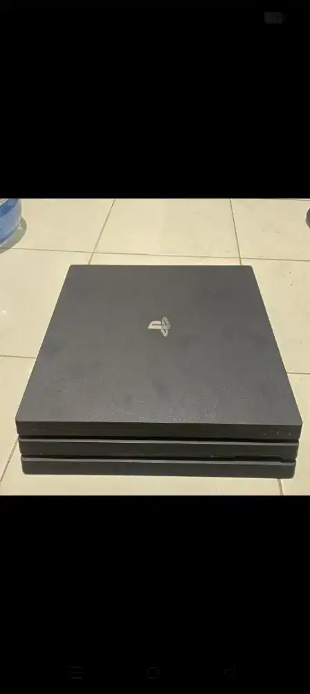 PS 4 Pro Ori (1 Tb) + 1 stick