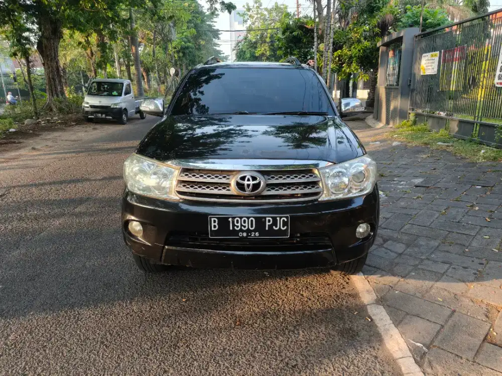 Toyota Fortuner V 4x4 tahun 2011