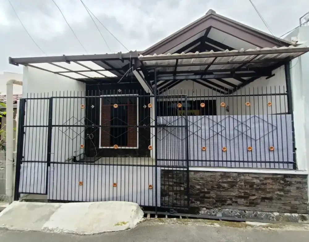 Dijual cepat Hunian 5 kamar di Sarijadi cocok buat kostan dekat kampus