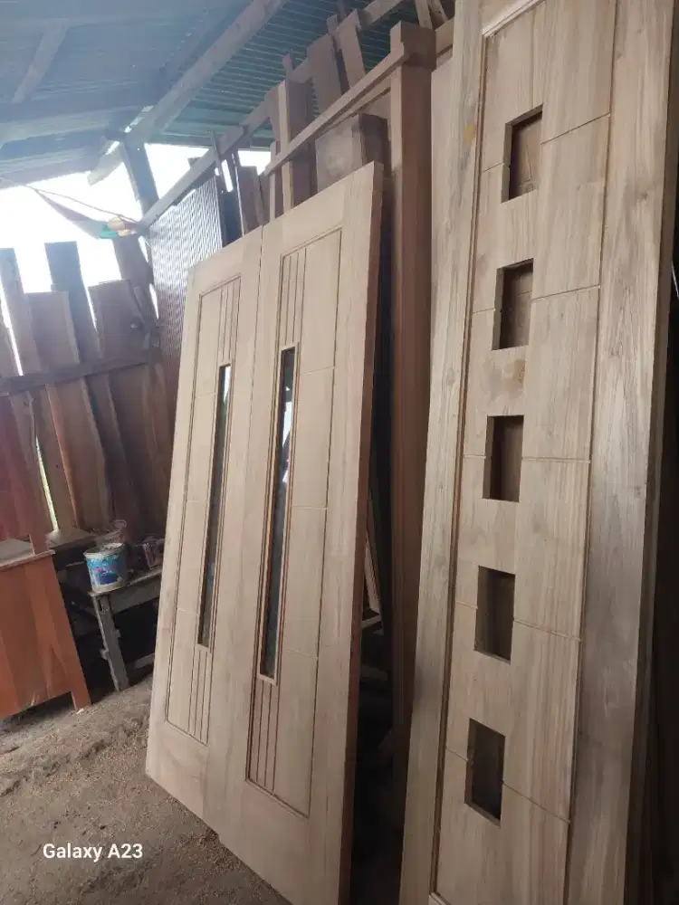 Satu set pintu kamar