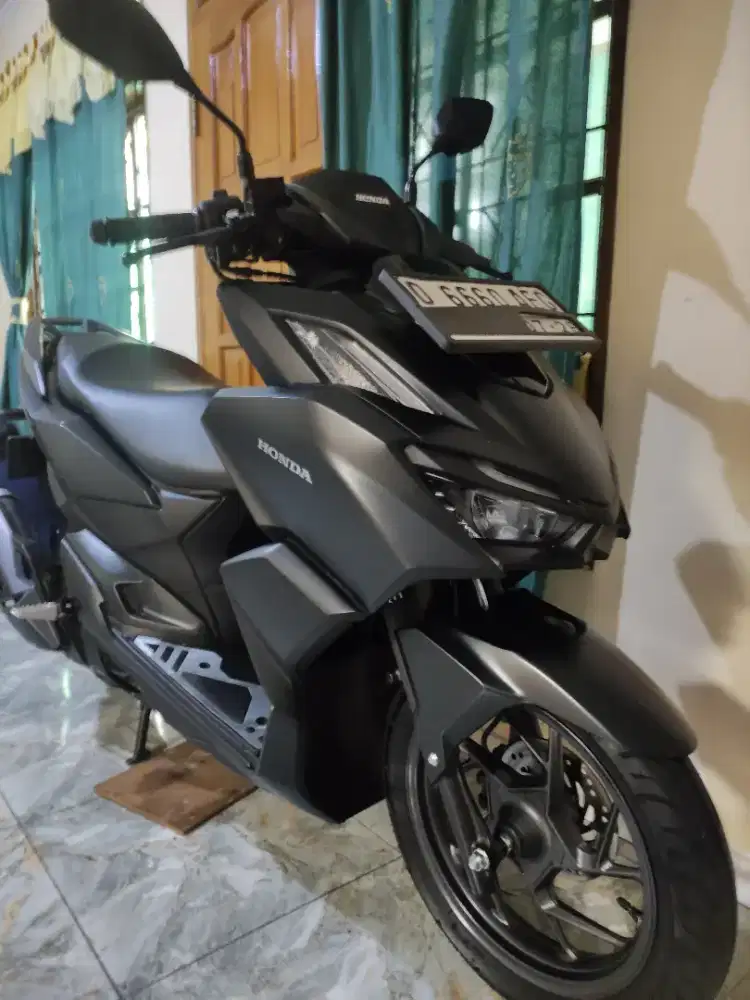 Super istimewa km 3rb vario 160 keyless cbs iss persis baru no minus