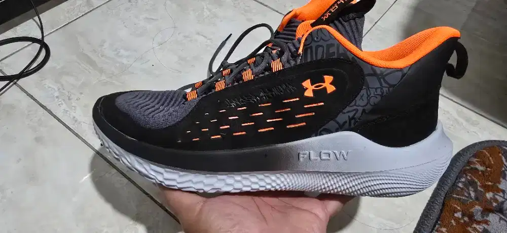 Under Armour Flow Breakthru 5