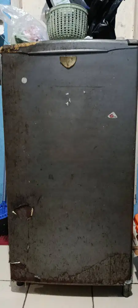 Kulkas Sanyo Jadul Masih Beku dan Dingin