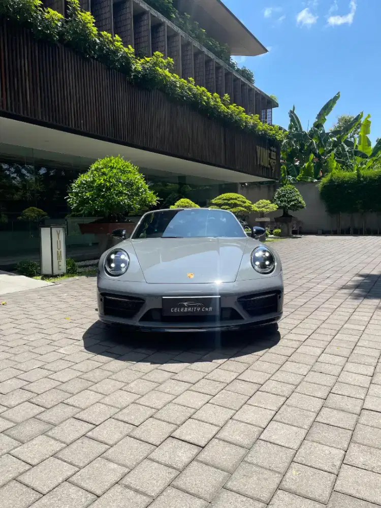 KM 3.000 an Porsche 911 Targa 4 GTS Artic Grey 2023