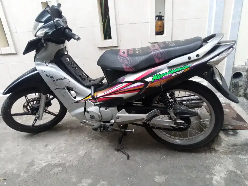 Honda.  Kharisma.  karbu. th. 2009