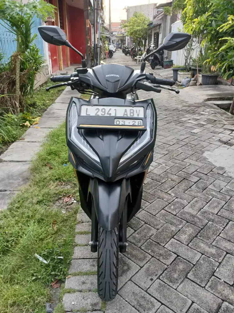 Jual vario 125 2023 km 26 rb istimewa samsat manyar