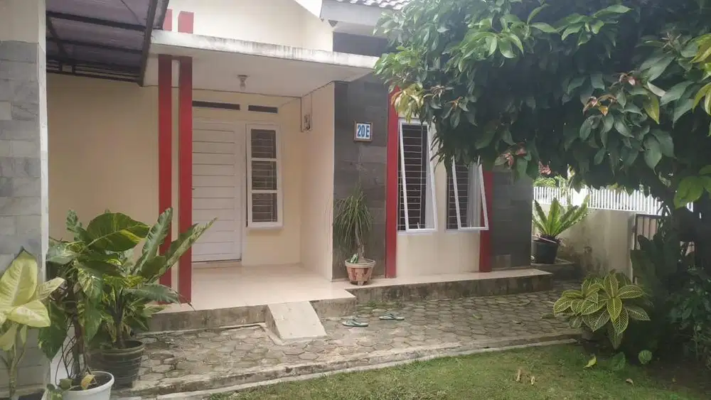 DIKONTRAKAN RUMAH BARU / Tahun