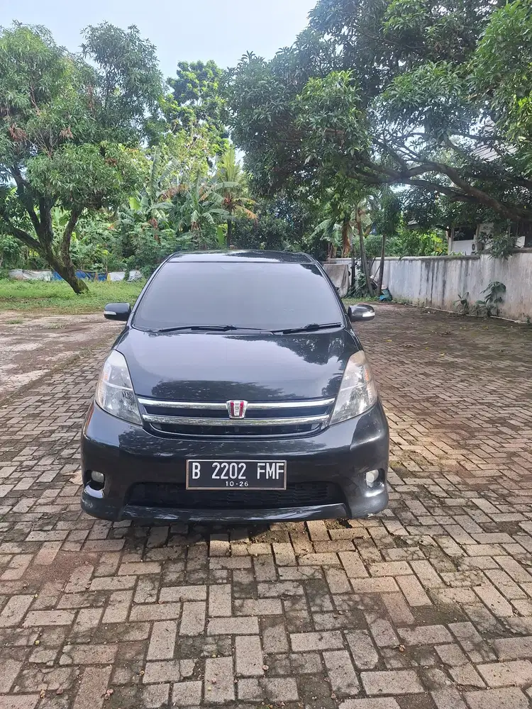 Toyota Isis 2006 Bensin