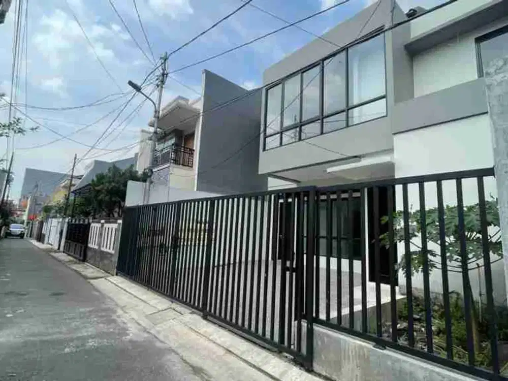 Rumah 2 Lantai SHM 4+1 Kamar Luas 200m 2 Mobil Akses Mobil Tebet Barat Dekat Gelael
