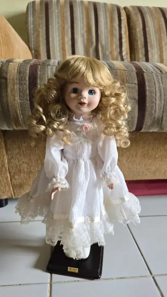 Boneka Diana  England