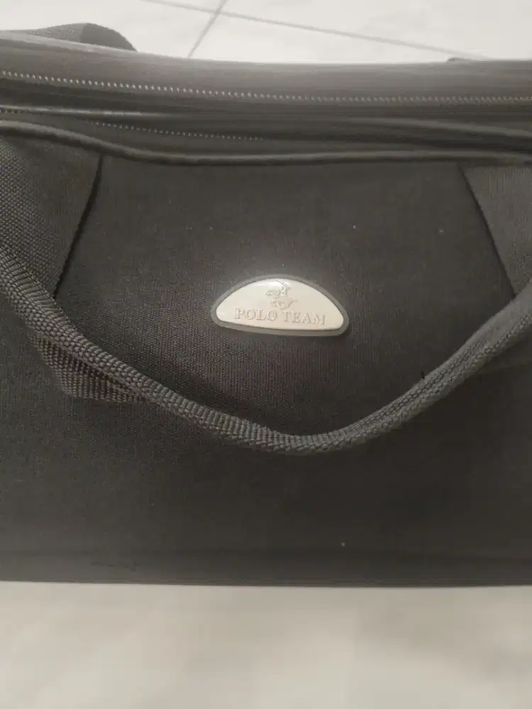 Tas Polo asli, kondisi baik dan kokoh.