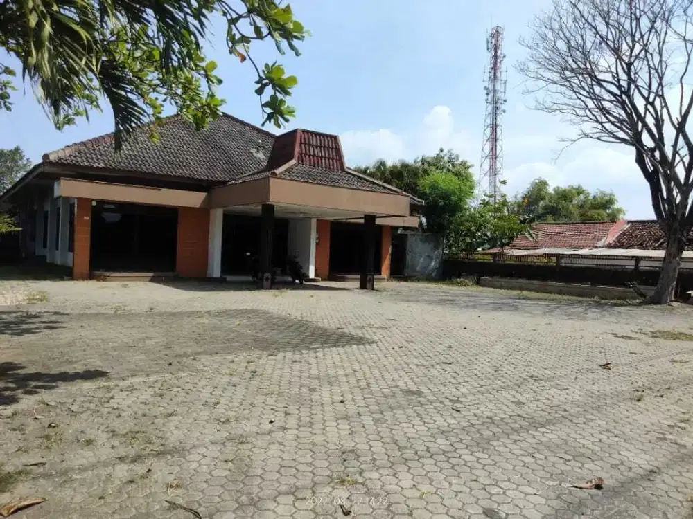 EX RUMAH MAKAN DI JL. RAYA PANGLIMA SUDIRMAN DI TENGAH KOTA NGANJUK