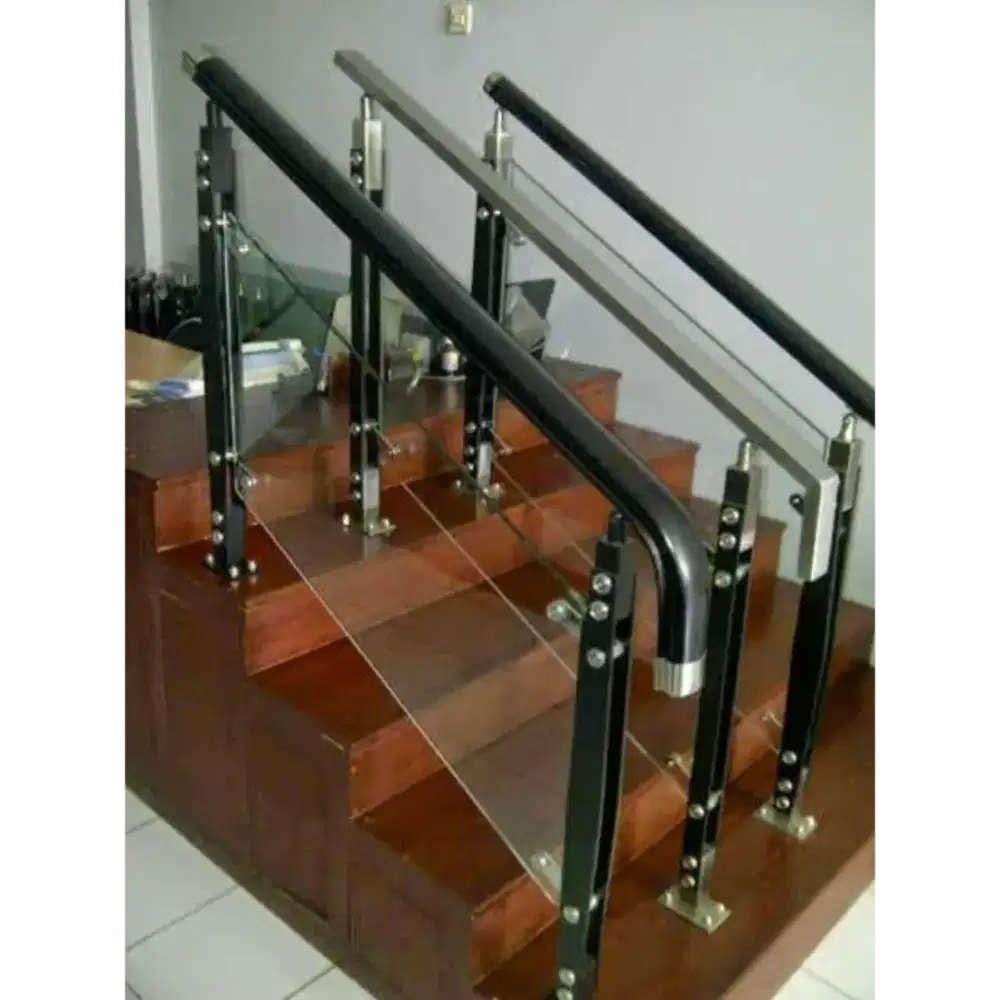 Reling tangga stanlis kaca
