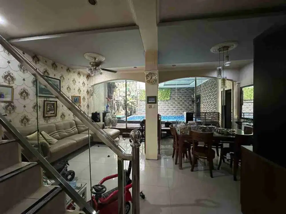 Dijual Rumah Bagus Dengan Kolam Renang Didalamnya di Eramas 200 Cakung Jakarta Timur