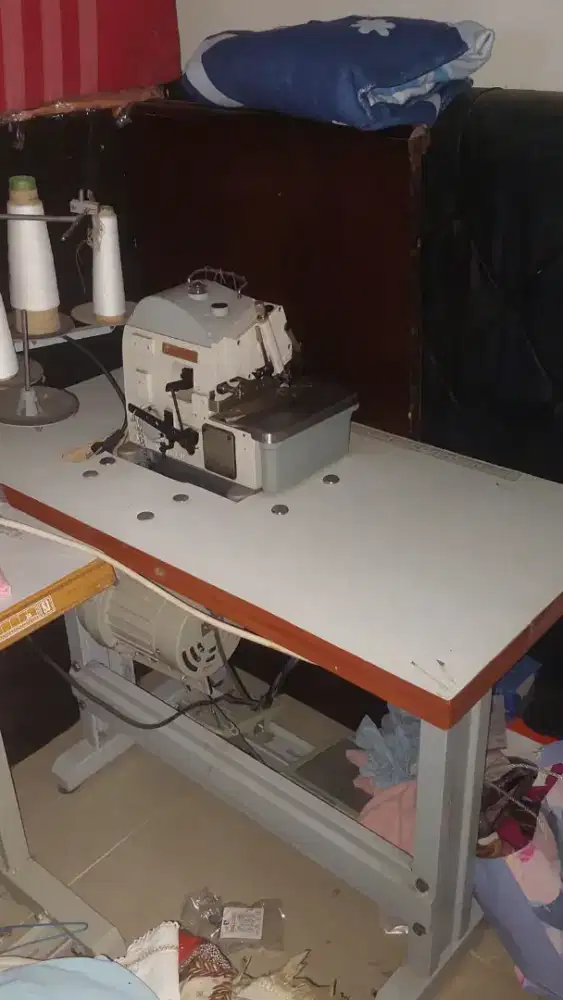 Dijual BU 2 unit mesin jahit konveksi & 1 mesin obras merk Singer.
