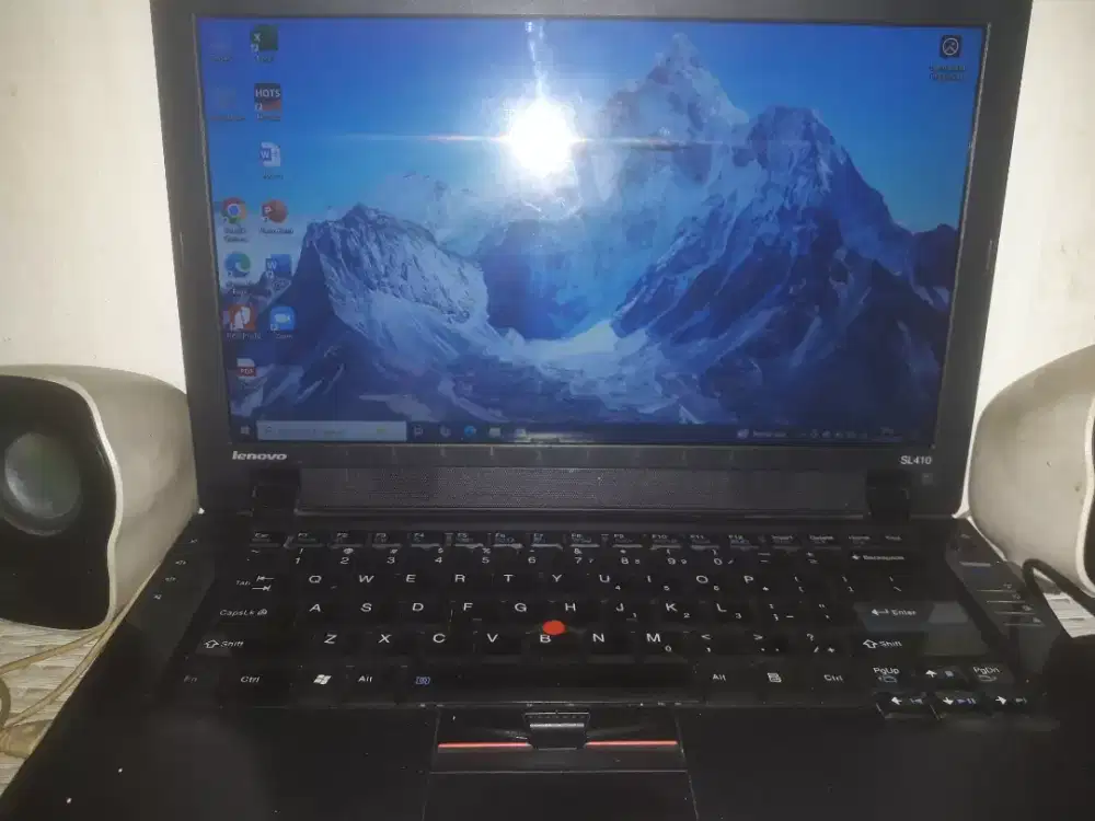 Laptop Lenovo model tebal